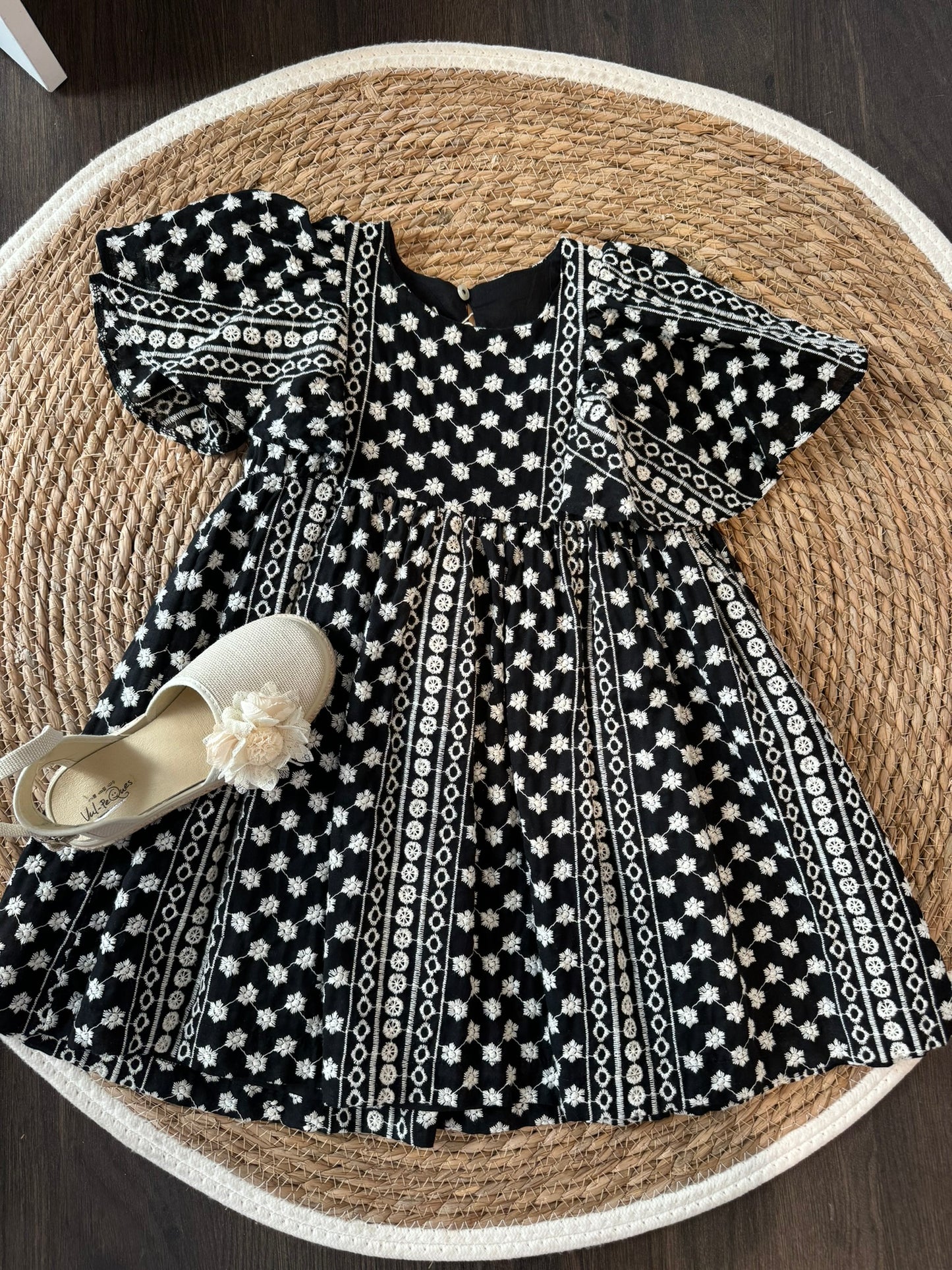 VESTIDO NEGRO BORDADO